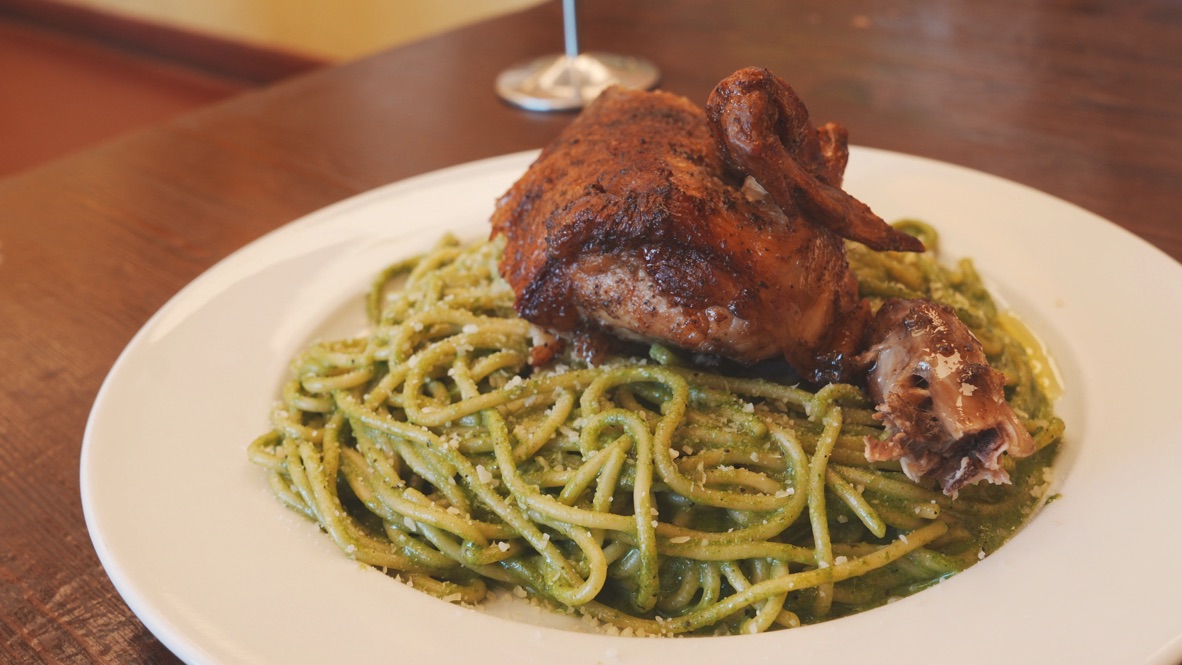 Tallarín Verde with Quarter Chicken at Mr Pollo
